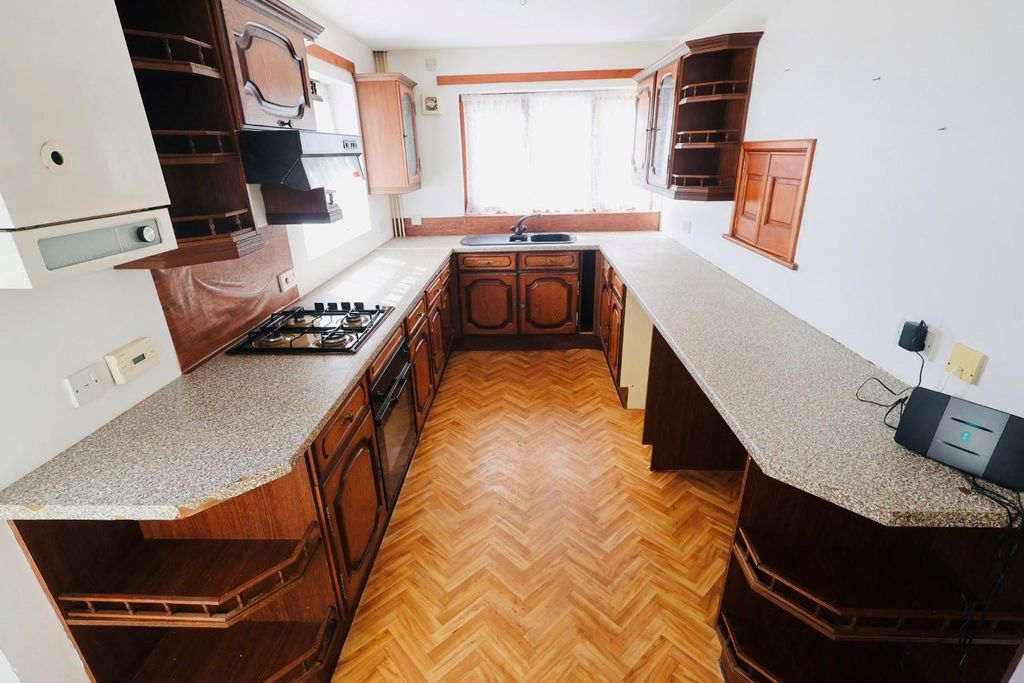 Property photo 3 of 14 Kitchen