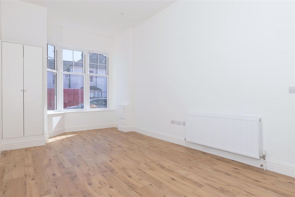 Property photo 3 of 9 Northcourt Flat 2_1.Jpg