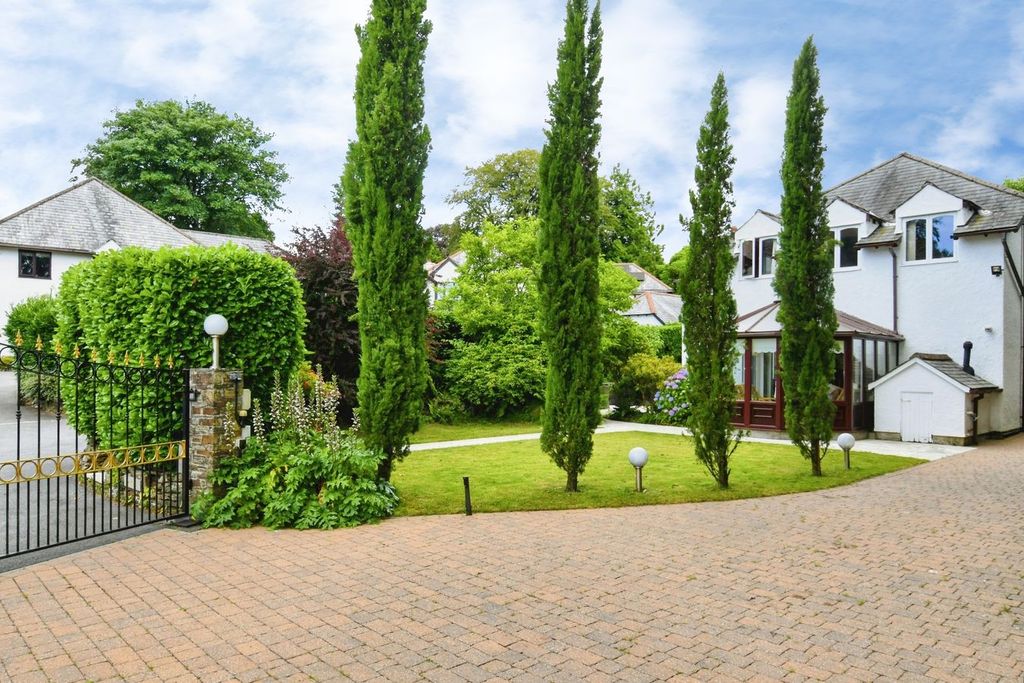 Property photo 1 of 35