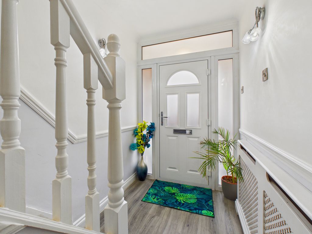 Property photo 3 of 39 Cam05068G0-Pr0064-Still001