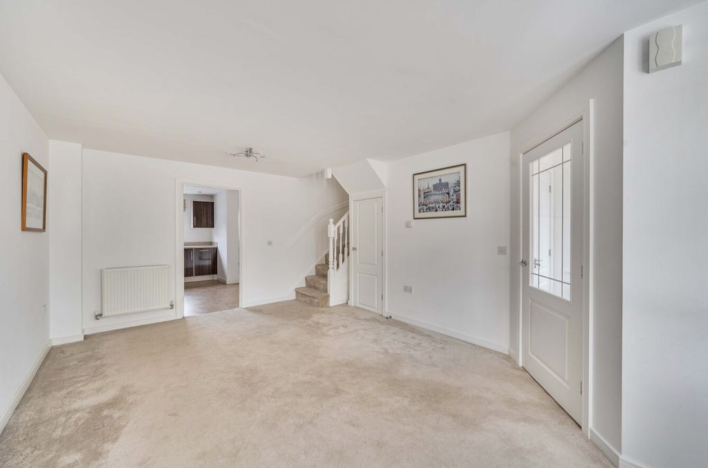 Property photo 3 of 9 1439478-25-69d789...