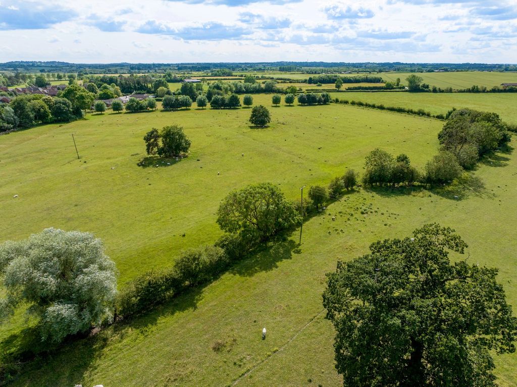 Property photo 3 of 28 Paddock