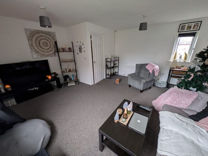 Property photo 3 of 9 Photo 8