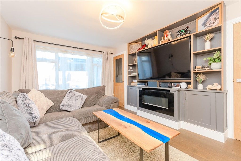 Property photo 2 of 12 Lounge