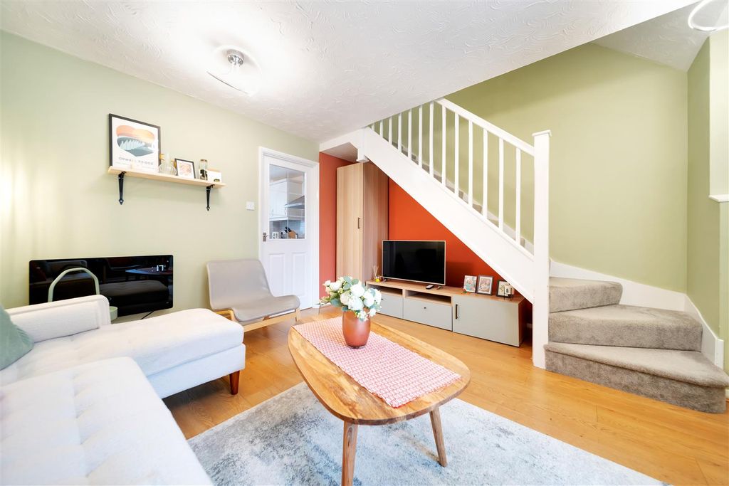 Property photo 2 of 12 20 Ireland Rd-39.Jpg