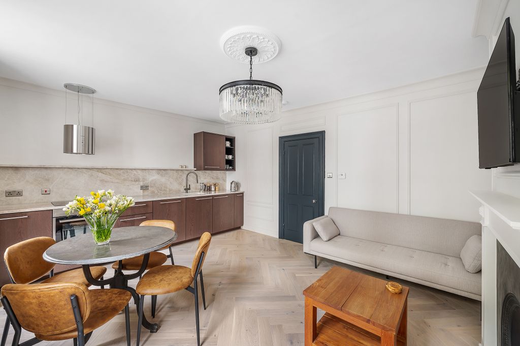 Property photo 3 of 15 11