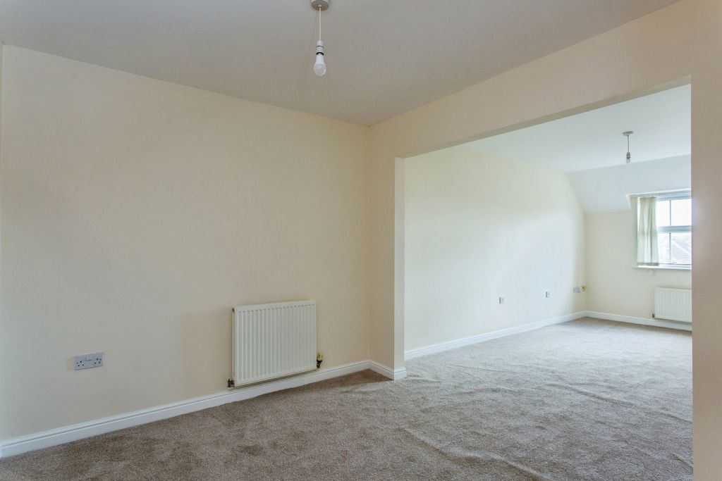 Property photo 3 of 13 Living Space