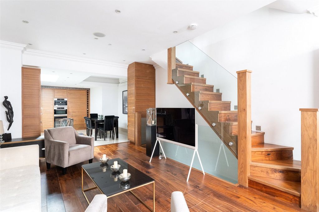 Property photo 2 of 10 Open-Plan Reception