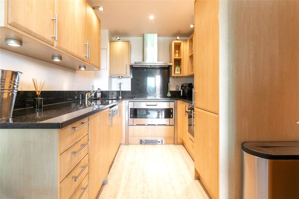 Property photo 2 of 18 Picture No. 21