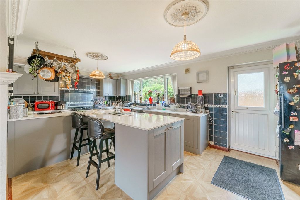 Property photo 2 of 38 Picture No. 28