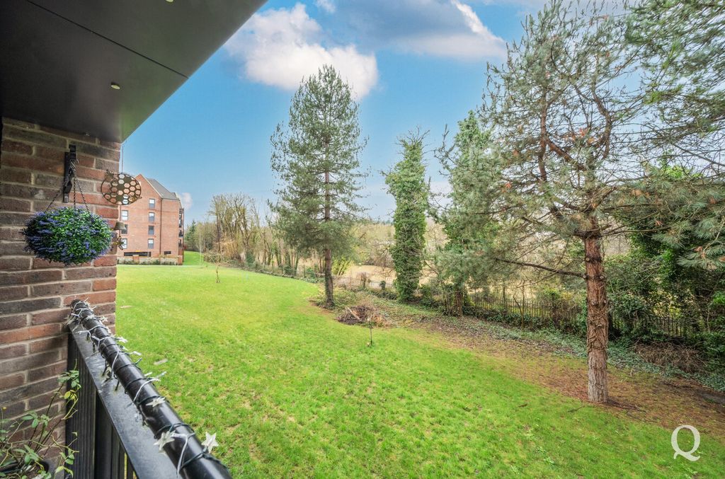 Property photo 2 of 25 F2F52F03-49Ac-47E...