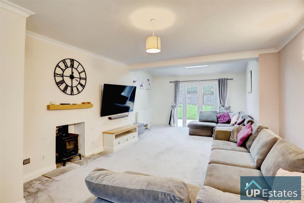 Property photo 3 of 19 Living Room