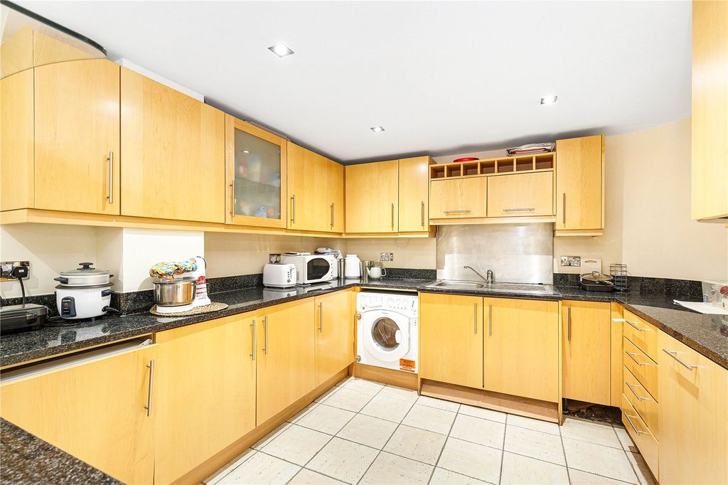 Property photo 3 of 23 Picture No. 18