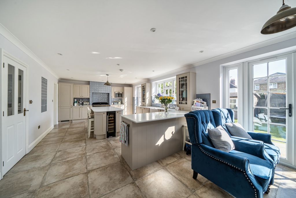 Property photo 2 of 20 1360603-4-68Dbe37...