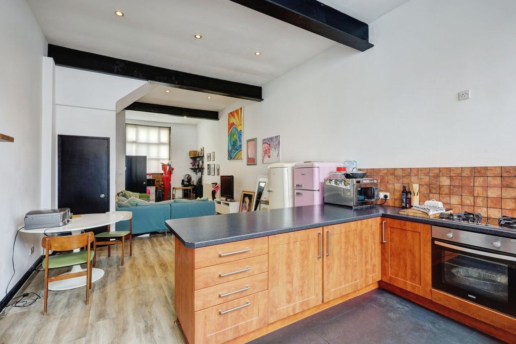 Property photo 2 of 16 Photo