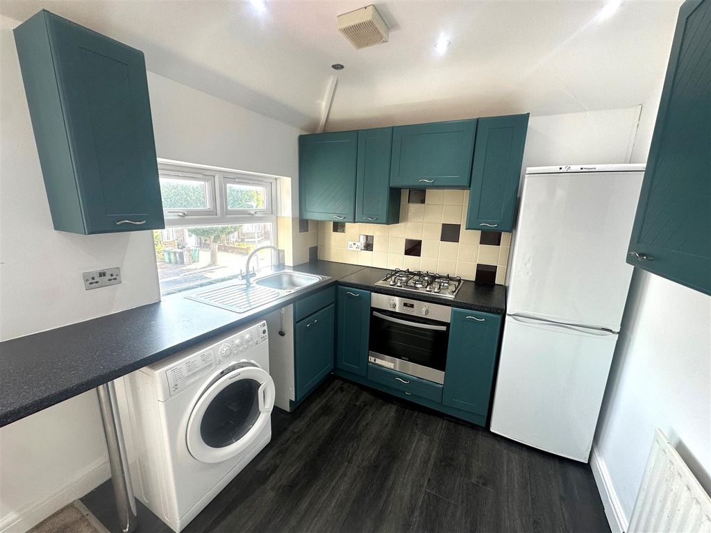 Property photo 3 of 6 Coopers Estate Agents