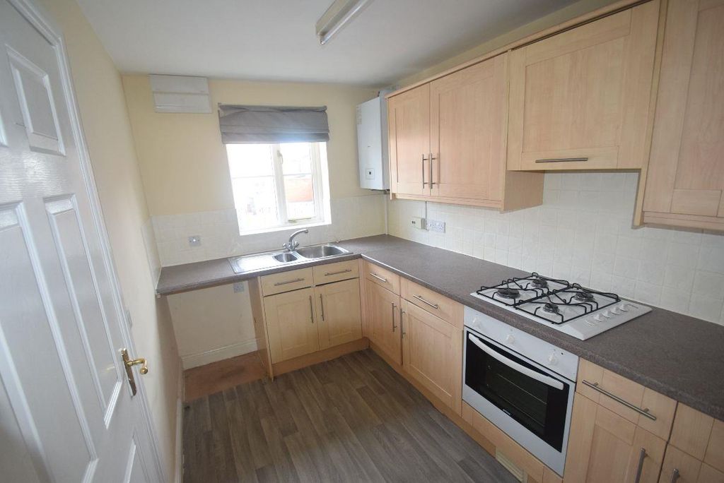 Property photo 3 of 12 Kitchen