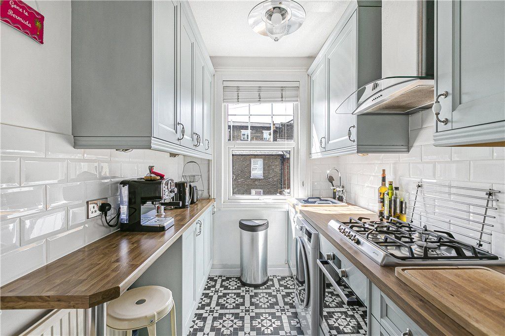 Property photo 3 of 18 Kitchen