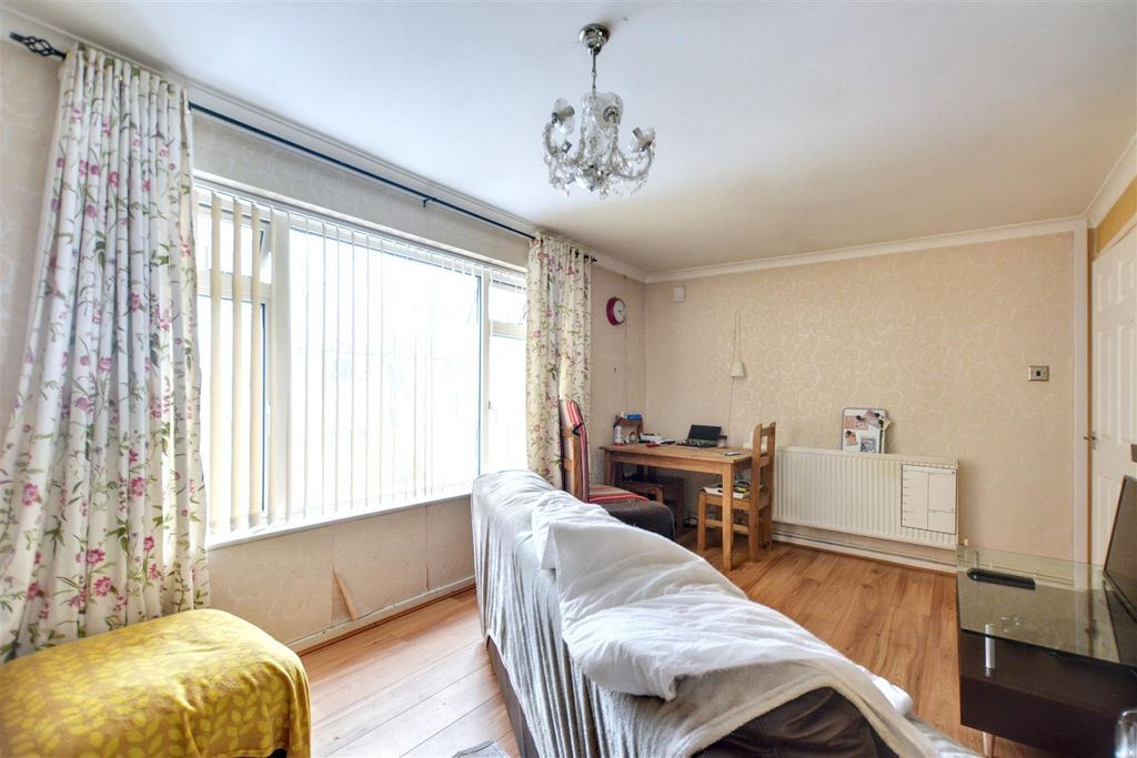 Property photo 2 of 11 Lounge_1.Jpeg