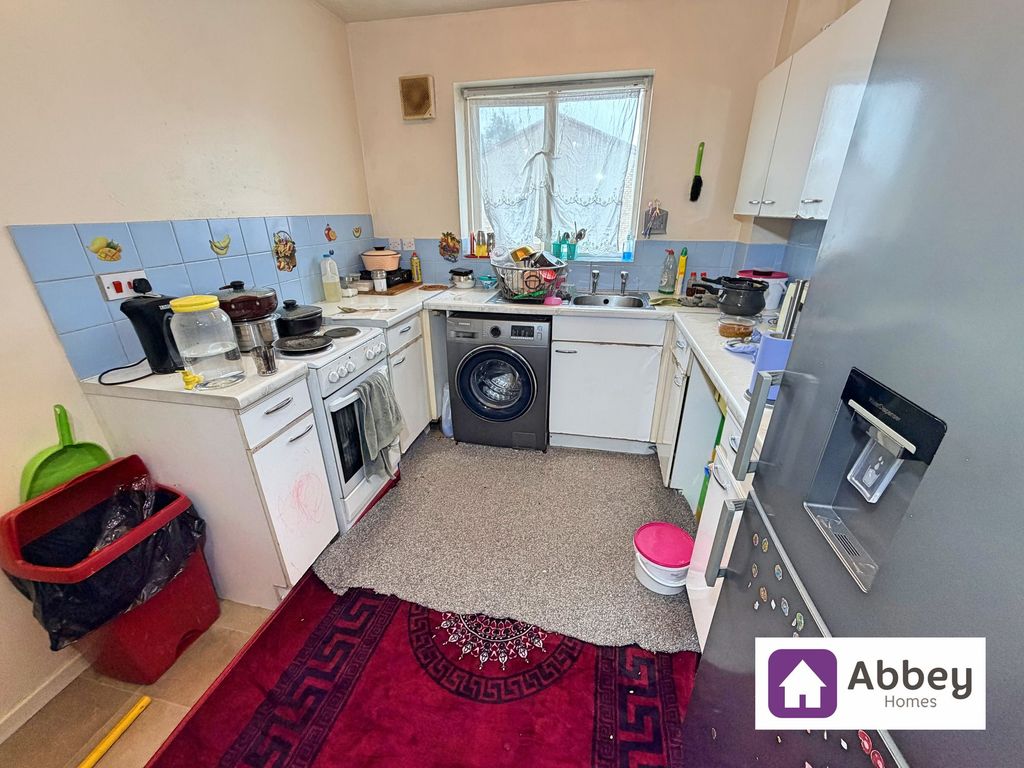 Property photo 3 of 8 Kitchen