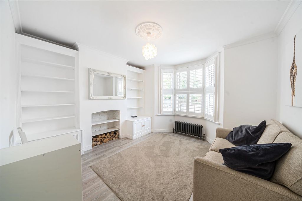 Property photo 3 of 18