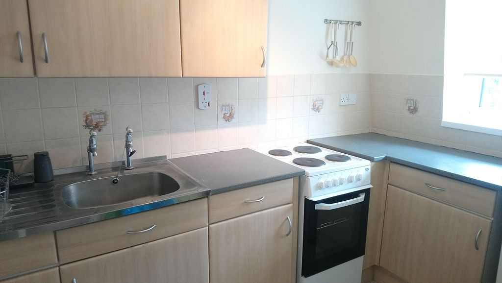 Property photo 2 of 6 Kitchen