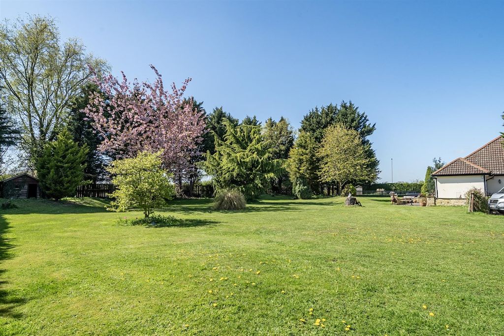 Property photo 2 of 27