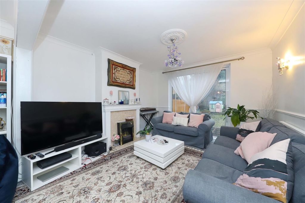 Property photo 2 of 10 Living Room