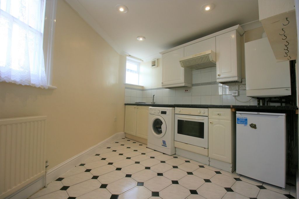 Property photo 3 of 7 Kitchen