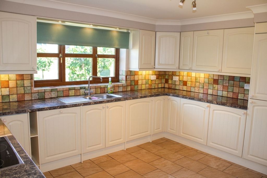 Property photo 3 of 26 Kitchen