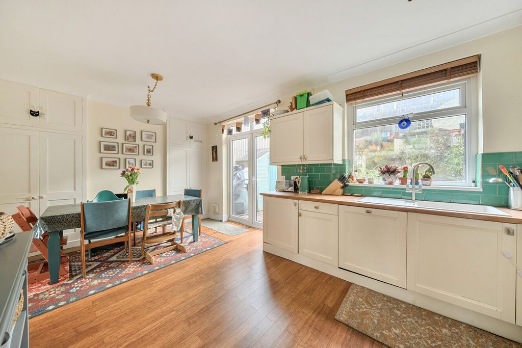 Property photo 2 of 20 1425158-7-69Af086...