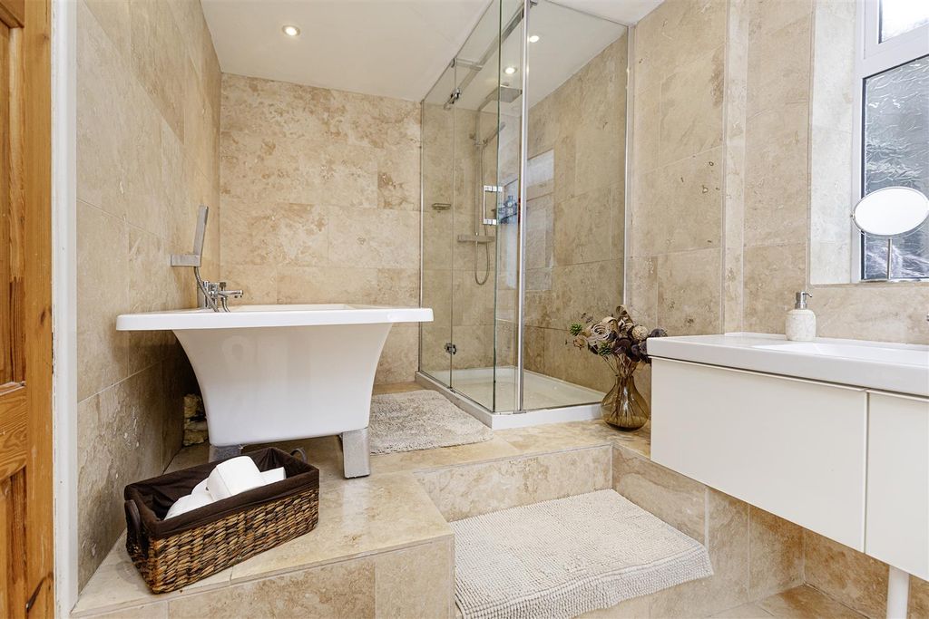 Property photo 3 of 41 House Bathroom