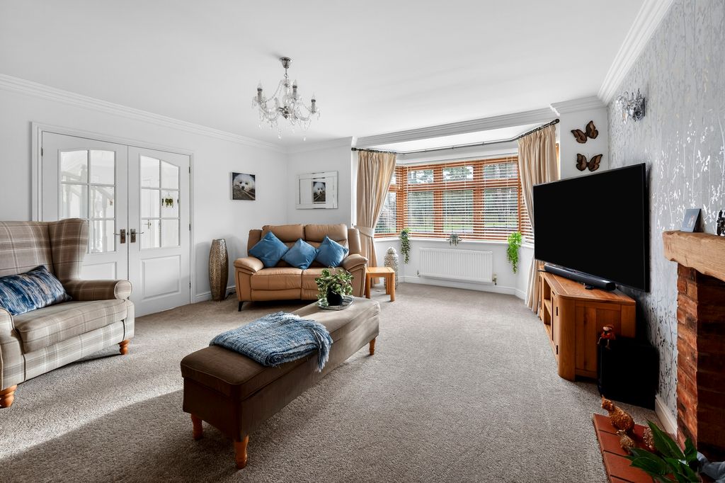 Property photo 2 of 17 Lounge