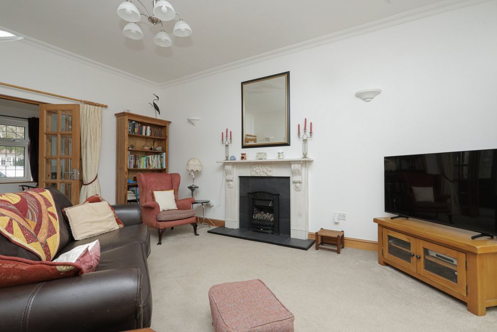 Property photo 3 of 19 Picture 3