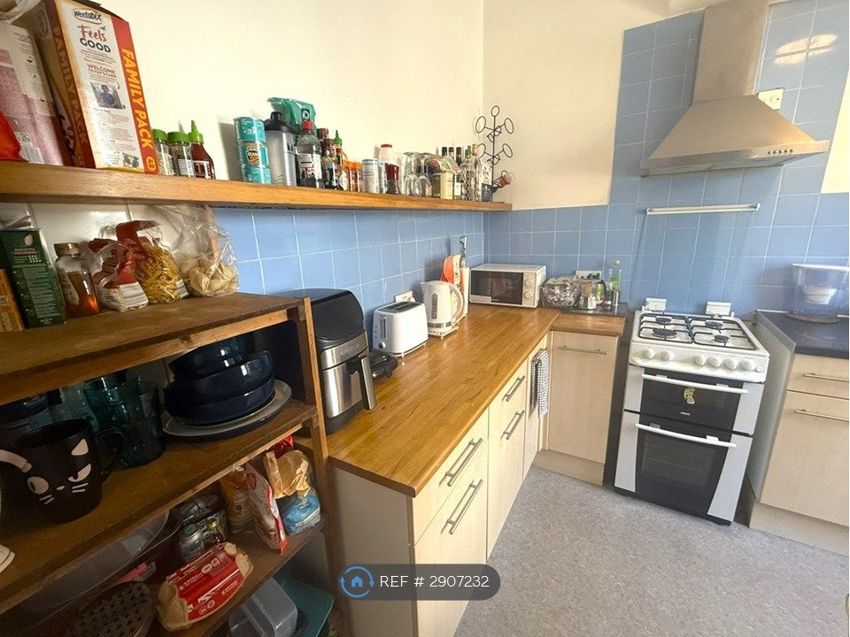 Property photo 3 of 11 Kitchen