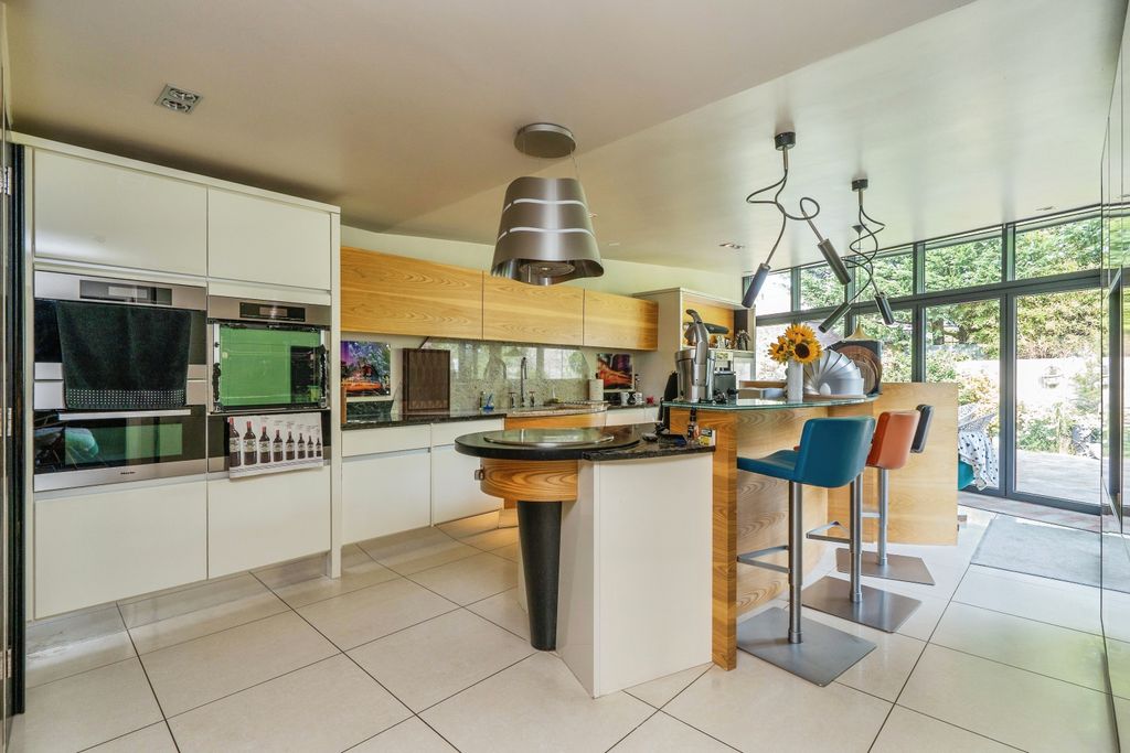 Property photo 2 of 18 Kitchen