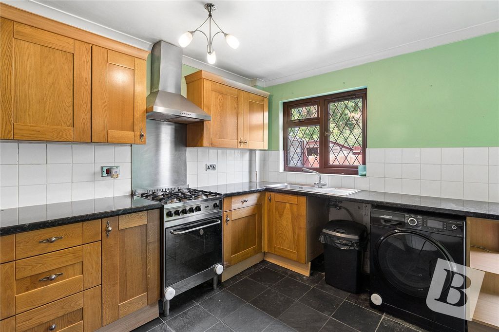 Property photo 3 of 9 Kitchen