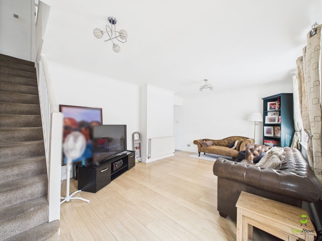 Property photo 3 of 18 Presented By Nicoleta At Ewemove Bexleyheath And D