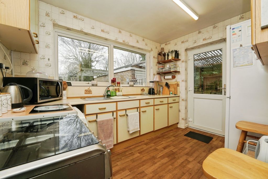 Property photo 2 of 17 Kitchen