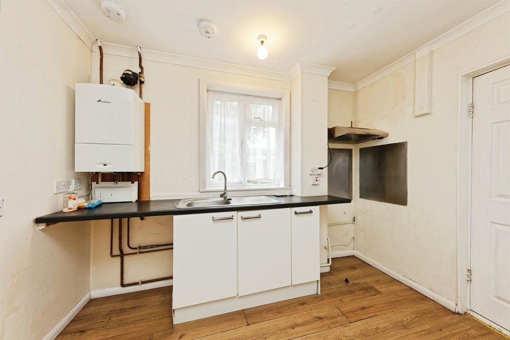 Property photo 3 of 20