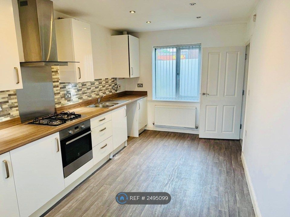 Property photo 2 of 15 Kitchen