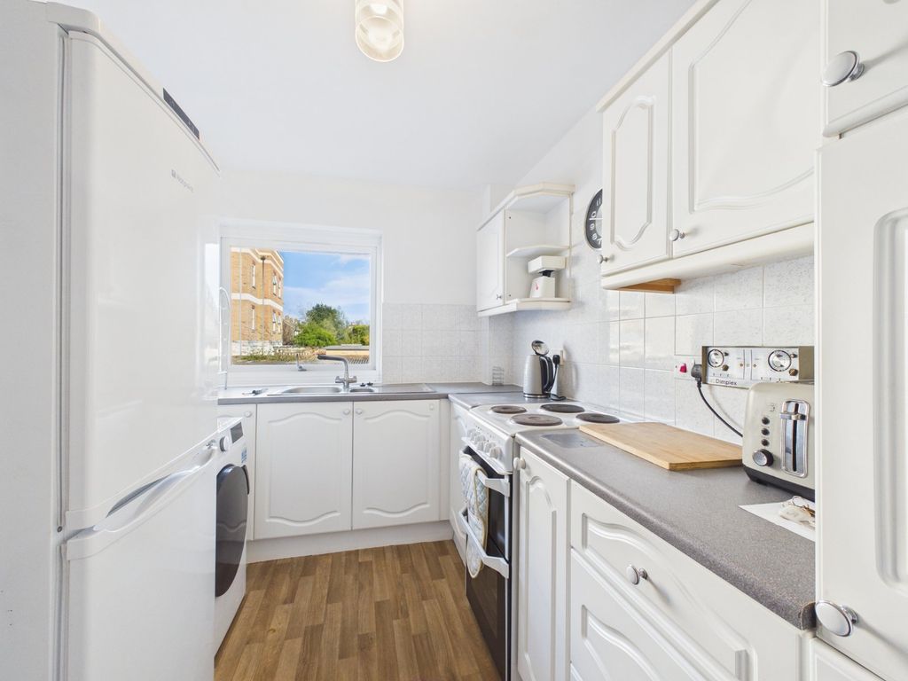 Property photo 3 of 7 Picture No. 12