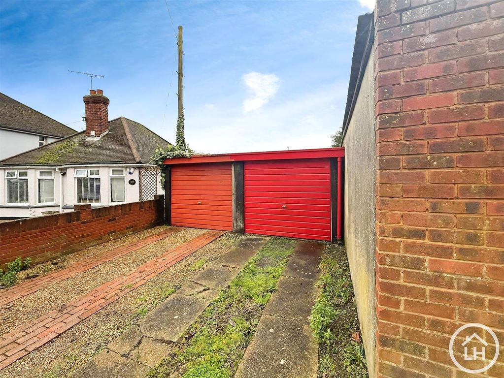 Property photo 3 of 11 Parking & Garage