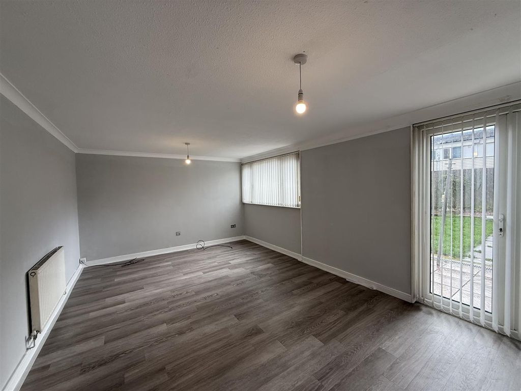 Property photo 3 of 8 Lounge.Jpeg