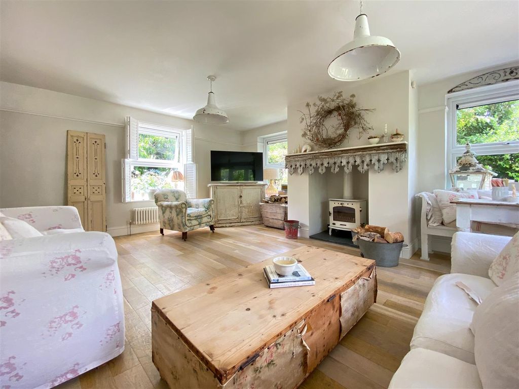 Property photo 2 of 35