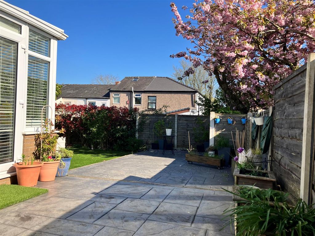 Property photo 3 of 20 21 Cheethams Garden 1.Jpg