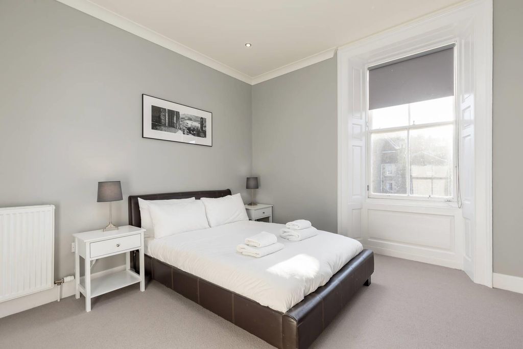 Additional image 10 of 2 bed flat for saleQueen Street, Edinburgh EH2
