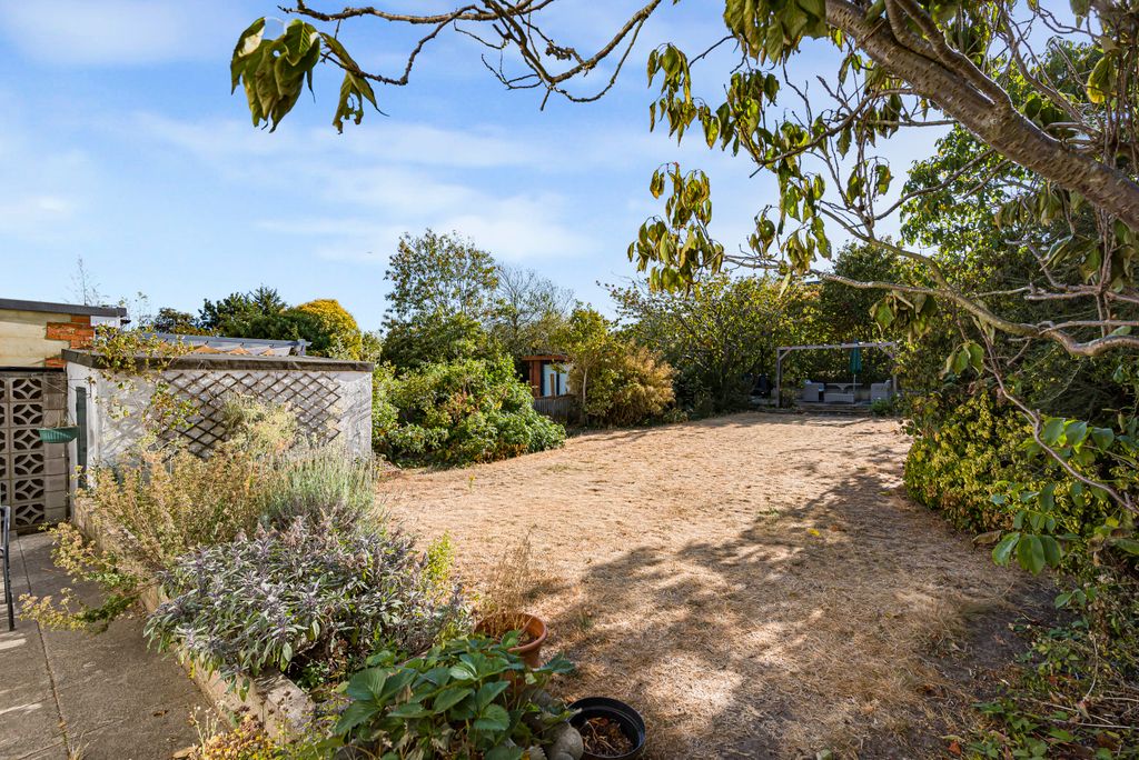 Property photo 3 of 24 Garden