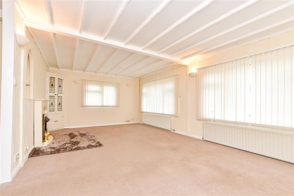 Property photo 1 of 13 Lounge