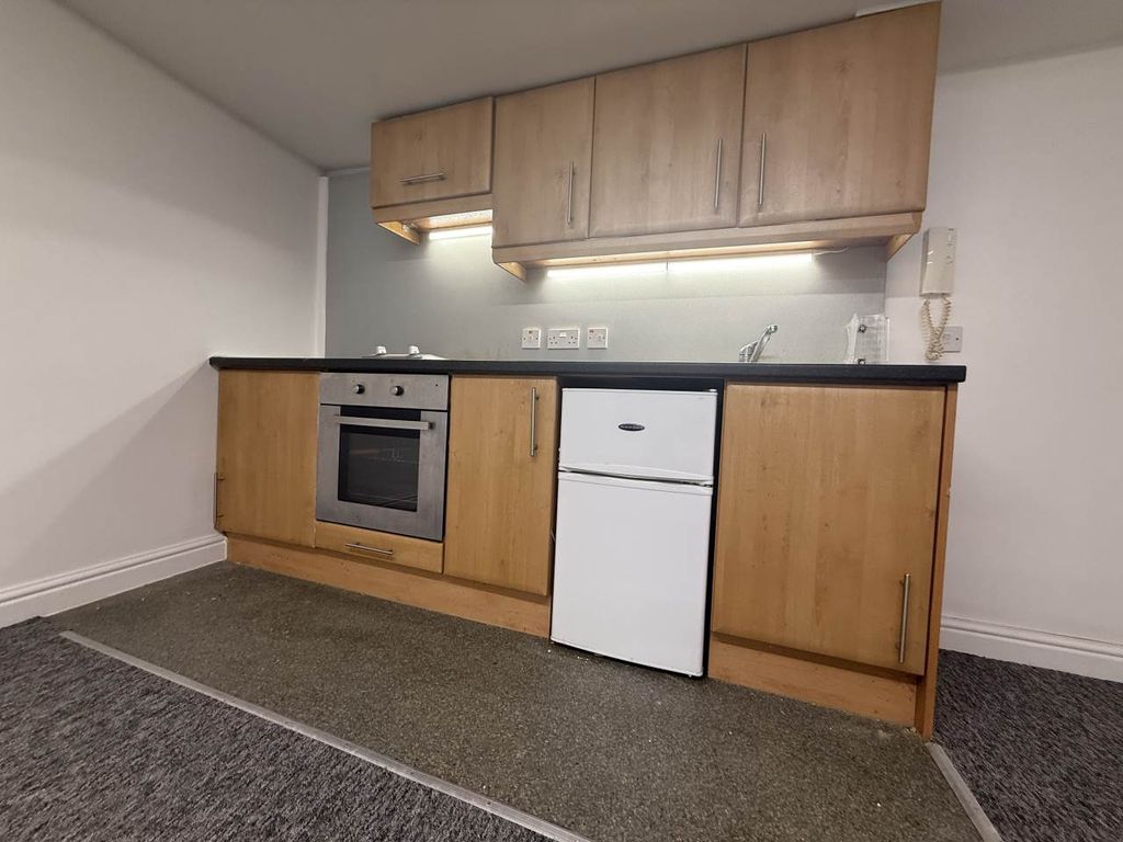 Property photo 3 of 7 Kitchen